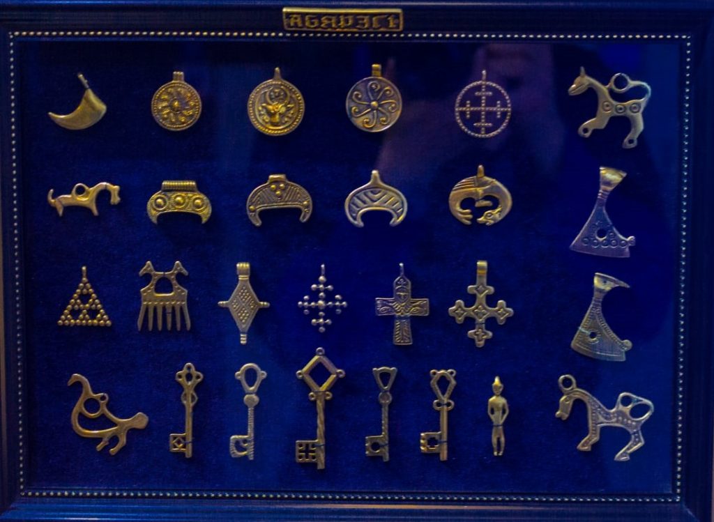 Тутэйшыя абярэгі ў «Кухмістры».