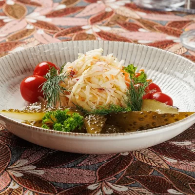 Ассорти фирменных соленей-маринадов «Белорусский погребок» в домашнем стиле от Ресторана «Кухмистр»