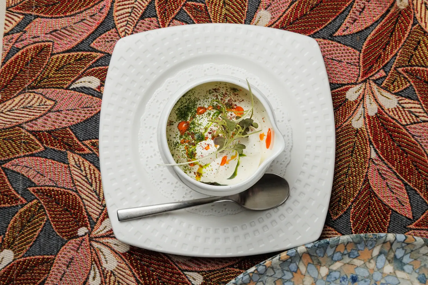 Дегустационный сет белорусских горячих закусок: три вида фирменных жареных колбас (свиная, печёночная и кровяная), жареные картофельные клёцки с соусом из грудинки, драники и сметана – от Ресторана «Кухмистр» Дегустационный сет белорусских горячих закусок: три вида фирменных жареных колбас (свиная, печёночная и кровяная), жареные картофельные клёцки с соусом из грудинки, драники и сметана – от Ресторана «Кухмистр»