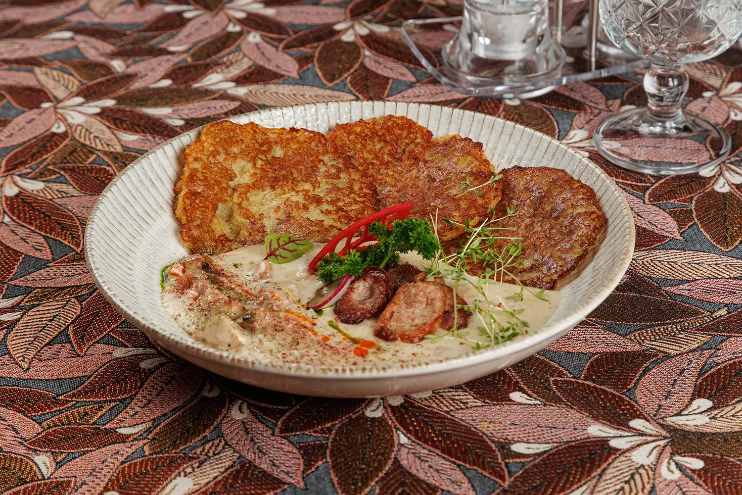 Картофельные драники с мачанкой (мясным соусом) от Ресторана «Кухмистр»