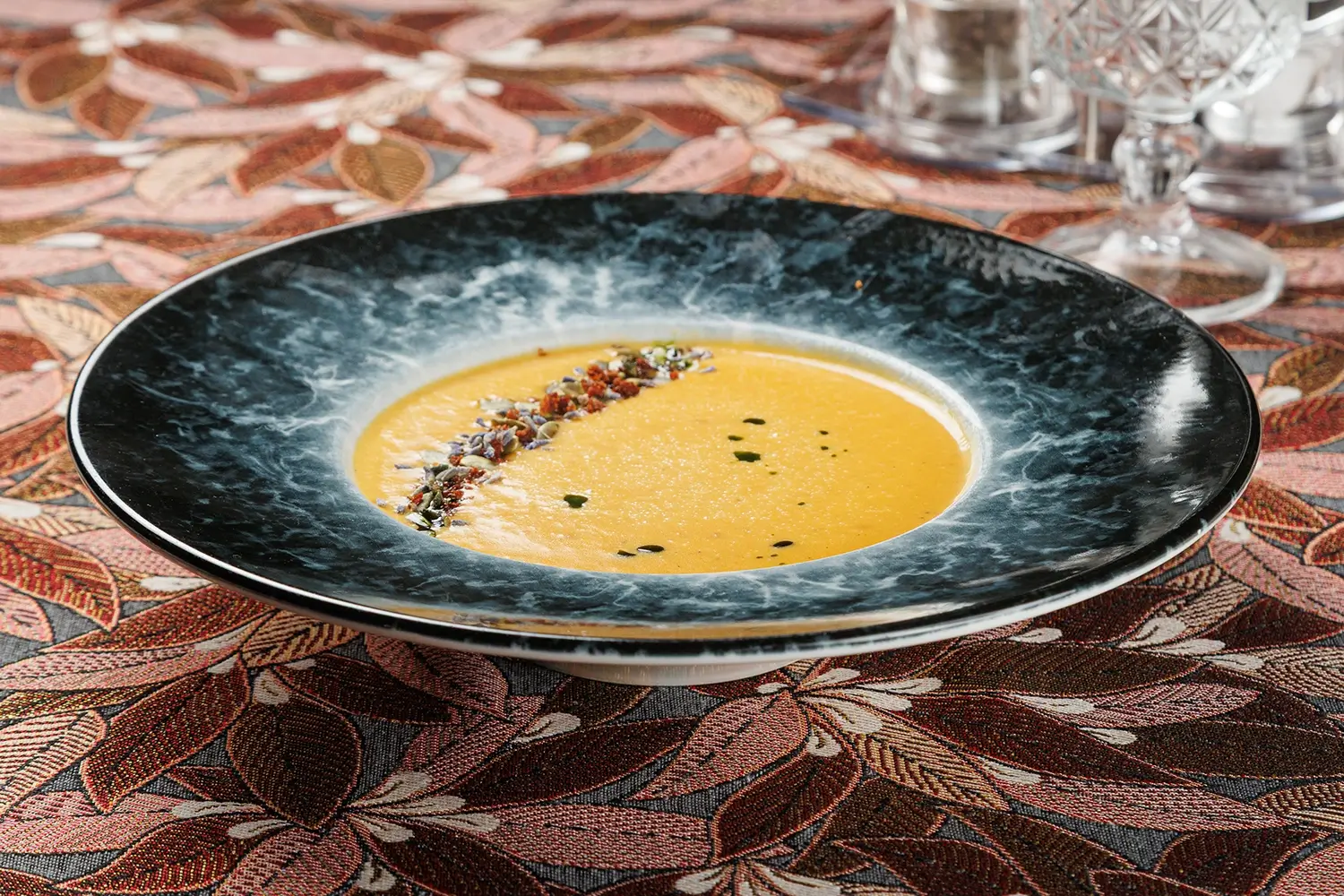 Белорусская «Гарбузянка» – нежный и слегка пряный крем-суп из тыквы от Ресторана «Кухмистр»