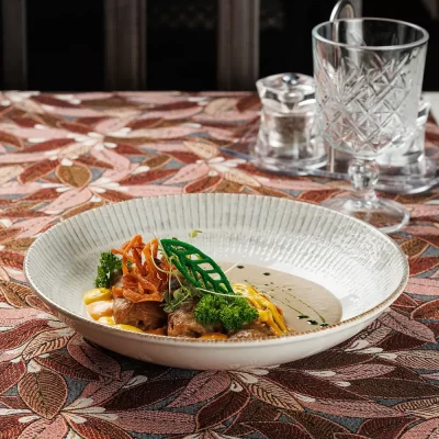 Голубцы пани Стефы с начинкой из рубленой свинины, томлёные в овощном соусе, подаются с грибным и морковным соусом от Ресторана «Кухмистр»