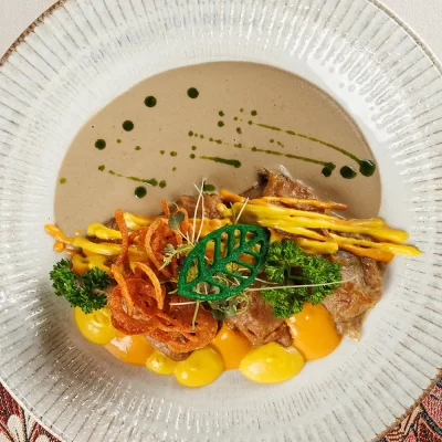 Голубцы пани Стефы с начинкой из рубленой свинины, томлёные в овощном соусе, подаются с грибным и морковным соусом от Ресторана «Кухмистр»