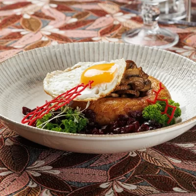 Картофельная колбаса (белорусская «Бульбяная кішка») из тёртого картофеля со шкварками и жареными грибами от Ресторана «Кухмистр»