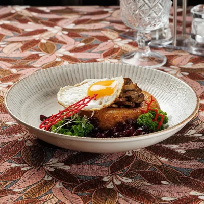 Картофельная колбаса (белорусская «Бульбяная кішка») из тёртого картофеля со шкварками и жареными грибами от Ресторана «Кухмистр»