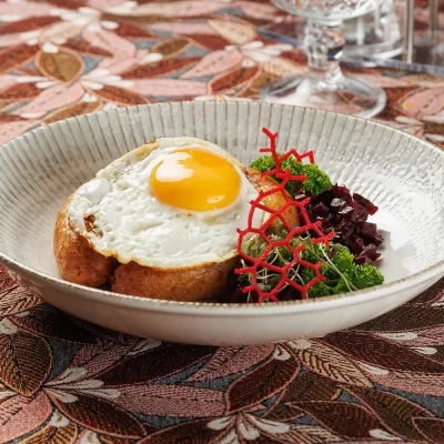 Картофельная колбаса (белорусская «Бульбяная кішка») из тёртого картофеля со шкварками и жареными грибами от Ресторана «Кухмистр»