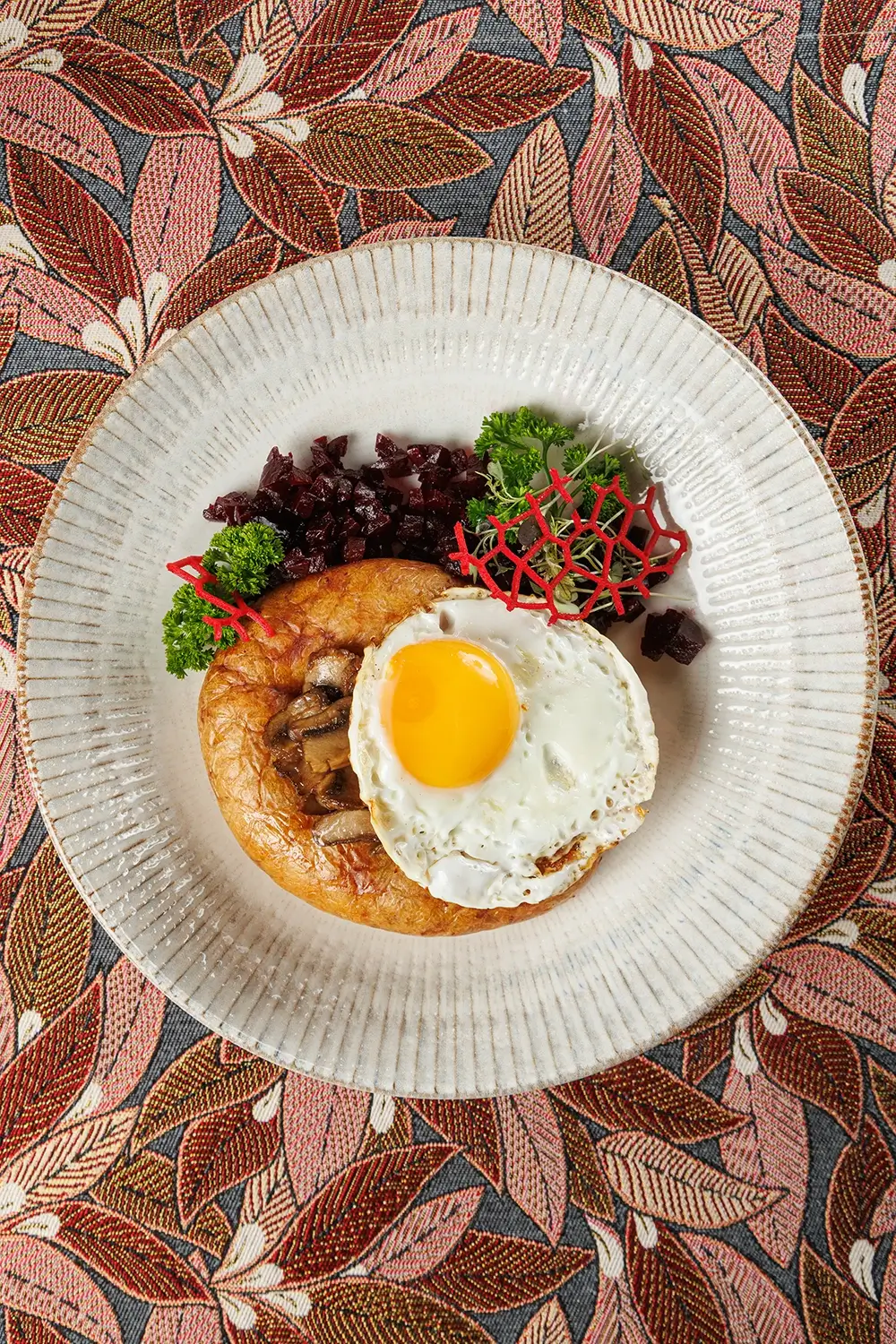 Картофельная колбаса (белорусская «Бульбяная кішка») из тёртого картофеля со шкварками и жареными грибами от Ресторана «Кухмистр» Картофельная колбаса (белорусская «Бульбяная кішка») из тёртого картофеля со шкварками и жареными грибами от Ресторана «Кухмистр»