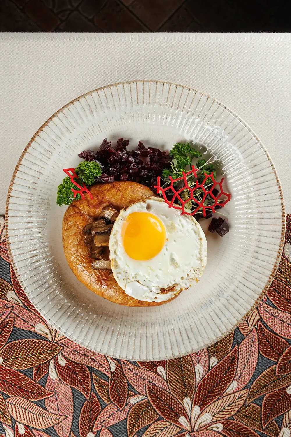 Картофельная колбаса (белорусская «Бульбяная кішка») из тёртого картофеля со шкварками и жареными грибами от Ресторана «Кухмистр» Картофельная колбаса (белорусская «Бульбяная кішка») из тёртого картофеля со шкварками и жареными грибами от Ресторана «Кухмистр»