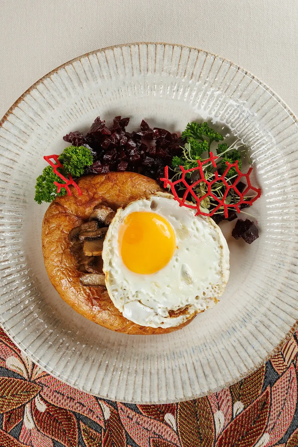 Картофельная колбаса (белорусская «Бульбяная кішка») из тёртого картофеля со шкварками и жареными грибами от Ресторана «Кухмистр» Картофельная колбаса (белорусская «Бульбяная кішка») из тёртого картофеля со шкварками и жареными грибами от Ресторана «Кухмистр»