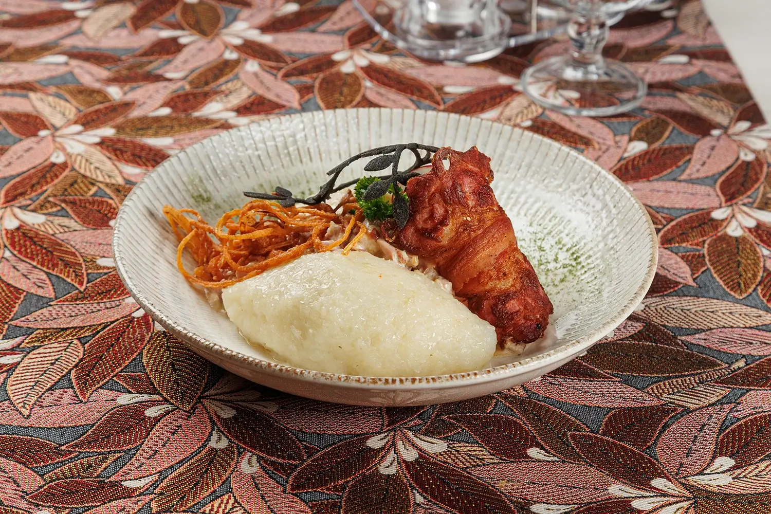 Картофельные клёцки «с душами» (белорусские «Цеппелины») с начинкой из свиного фарша от Ресторана «Кухмистр» Картофельные клёцки «с душами» (белорусские «Цеппелины») с начинкой из свиного фарша от Ресторана «Кухмистр»