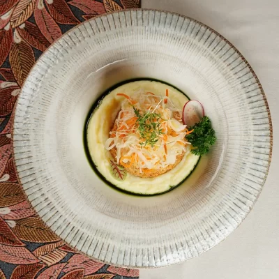 Котлета «Папараць-кветка» («Цветок Папоротника») с картофельным пюре и капустным салатом от Ресторана «Кухмистр»