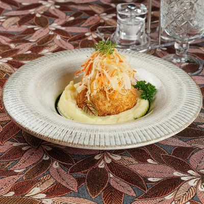 Котлета «Папараць-кветка» («Цветок Папоротника») с картофельным пюре и капустным салатом от Ресторана «Кухмистр»