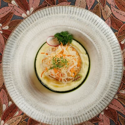 Котлета «Папараць-кветка» («Цветок Папоротника») с картофельным пюре и капустным салатом от Ресторана «Кухмистр»