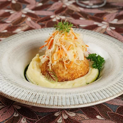 Котлета «Папараць-кветка» («Цветок Папоротника») с картофельным пюре и капустным салатом от Ресторана «Кухмистр»