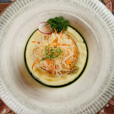 Котлета «Папараць-кветка» («Цветок Папоротника») с картофельным пюре и капустным салатом от Ресторана «Кухмистр»