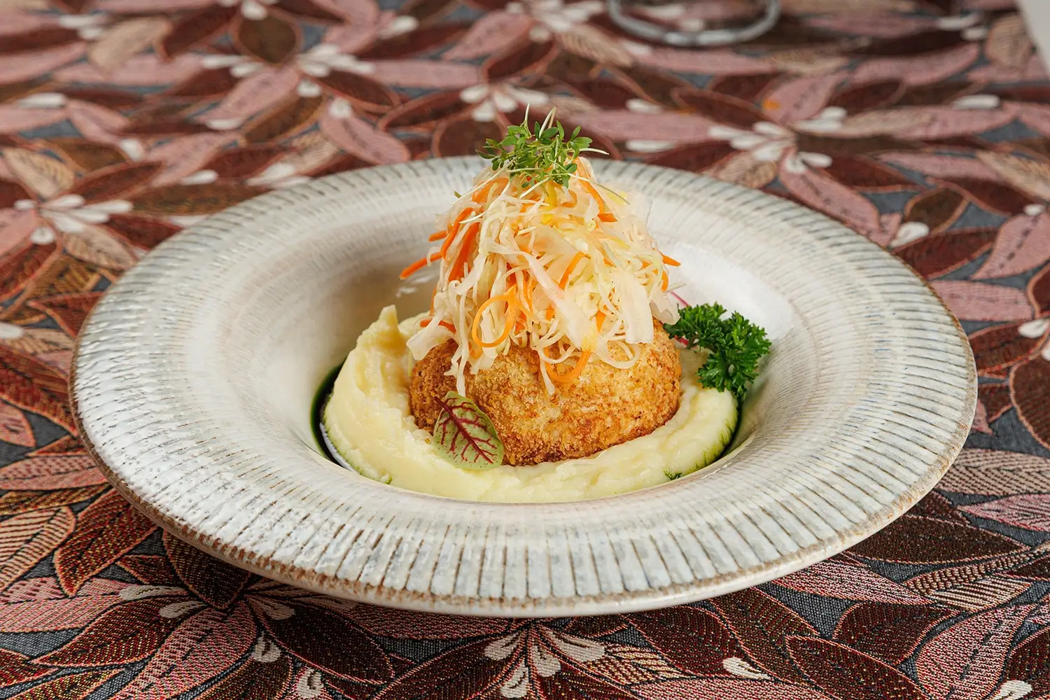 Котлета «Папараць-кветка» («Цветок Папоротника») с картофельным пюре и капустным салатом от Ресторана «Кухмистр»