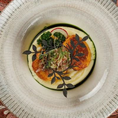 Котлетки из щуки «Кронон» с картофельным пюре и смесью мелко нарезанных свежих овощей от Ресторана «Кухмистр»