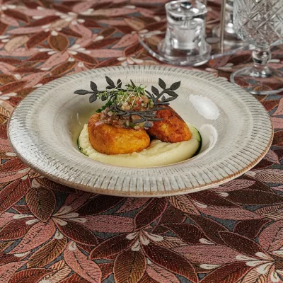 Котлетки из щуки «Кронон» с картофельным пюре и смесью мелко нарезанных свежих овощей от Ресторана «Кухмистр»