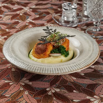 Котлетки из щуки «Кронон» с картофельным пюре и смесью мелко нарезанных свежих овощей от Ресторана «Кухмистр»