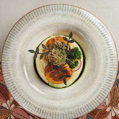 Котлетки из щуки «Кронон» с картофельным пюре и смесью мелко нарезанных свежих овощей от Ресторана «Кухмистр»