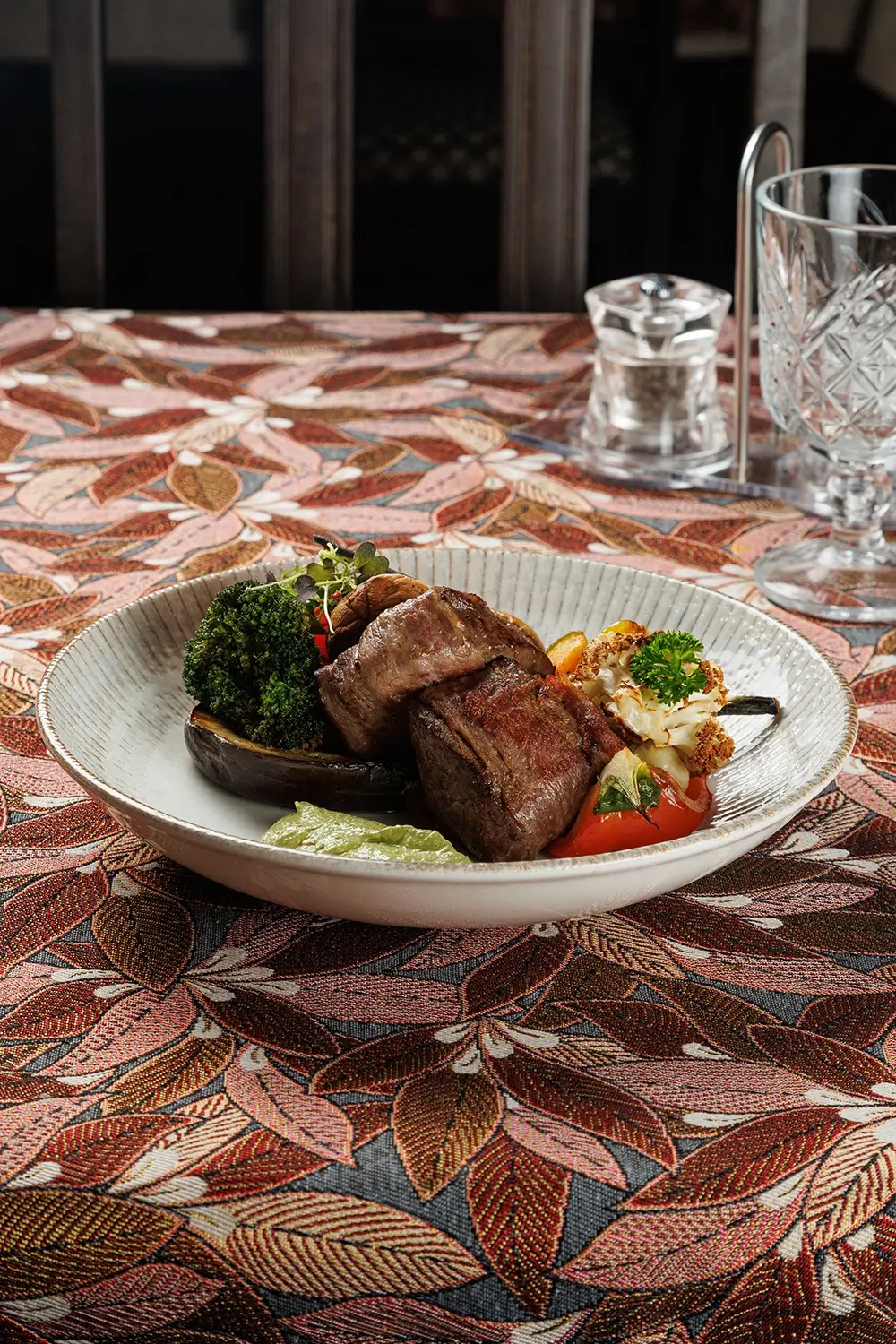 Медальоны из говядины «Ружанские» от Ресторана «Кухмистр» Медальоны из говядины «Ружанские» от Ресторана «Кухмистр»