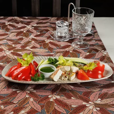 Овощная тарелка с домашним жареным сыром: сезонный набор свежих экологичных овощей от фермерского хозяйства, подается с обжаренным домашним творожным сыром – от Ресторана «Кухмистр»