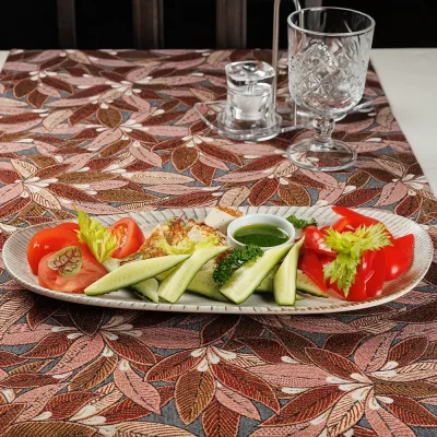 Овощная тарелка с домашним жареным сыром: сезонный набор свежих экологичных овощей от фермерского хозяйства, подается с обжаренным домашним творожным сыром – от Ресторана «Кухмистр»