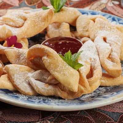 Печенье «Хворост» с ягодным пюре от Ресторана «Кухмистр»