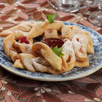 Печенье «Хворост» с ягодным пюре от Ресторана «Кухмистр»