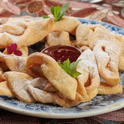 Печенье «Хворост» с ягодным пюре от Ресторана «Кухмистр»