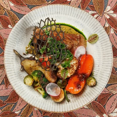 «Печисто по-литвински» от Ресторана «Кухмистр»: Отборное жареное свиное филе с овощами на гриле или жареным картофелем с грибами (на выбор)