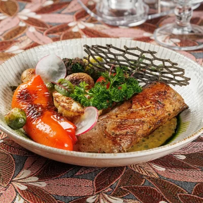 «Печисто по-литвински» от Ресторана «Кухмистр»: Отборное жареное свиное филе с овощами на гриле или жареным картофелем с грибами (на выбор)