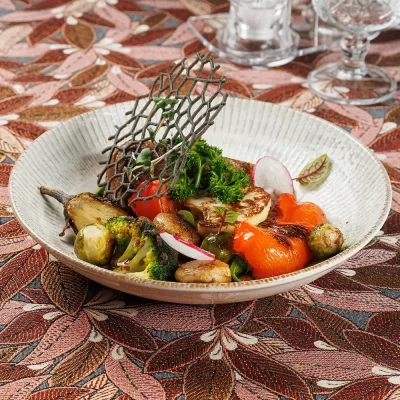 «Печисто по-литвински» от Ресторана «Кухмистр»: Отборное жареное свиное филе с овощами на гриле или жареным картофелем с грибами (на выбор)