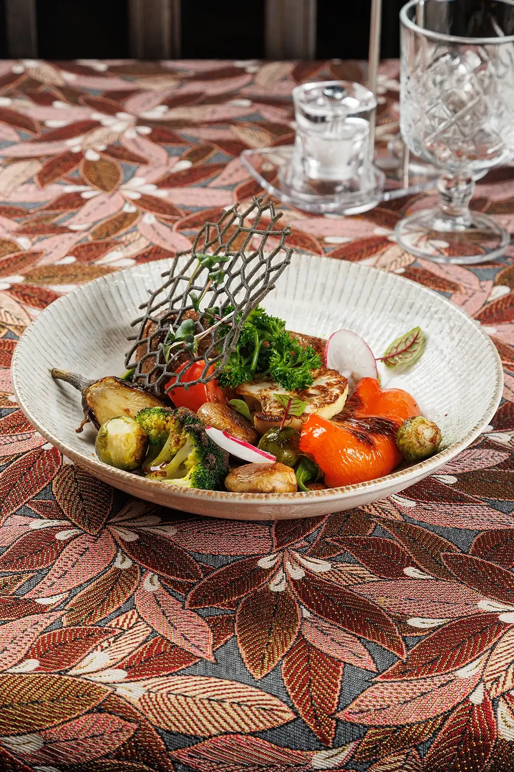 «Печисто по-литвински» от Ресторана «Кухмистр»: Отборное жареное свиное филе с овощами на гриле или жареным картофелем с грибами (на выбор) «Печисто по-литвински» от Ресторана «Кухмистр»: Отборное жареное свиное филе с овощами на гриле или жареным картофелем с грибами (на выбор)