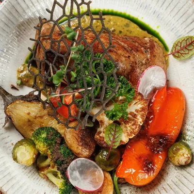 «Печисто по-литвински» от Ресторана «Кухмистр»: Отборное жареное свиное филе с овощами на гриле или жареным картофелем с грибами (на выбор)