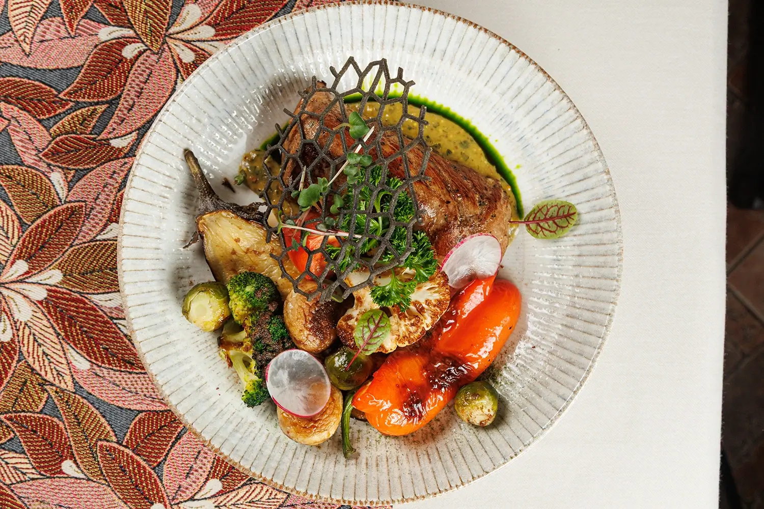 «Печисто по-литвински» от Ресторана «Кухмистр»: Отборное жареное свиное филе с овощами на гриле или жареным картофелем с грибами (на выбор) «Печисто по-литвински» от Ресторана «Кухмистр»: Отборное жареное свиное филе с овощами на гриле или жареным картофелем с грибами (на выбор)