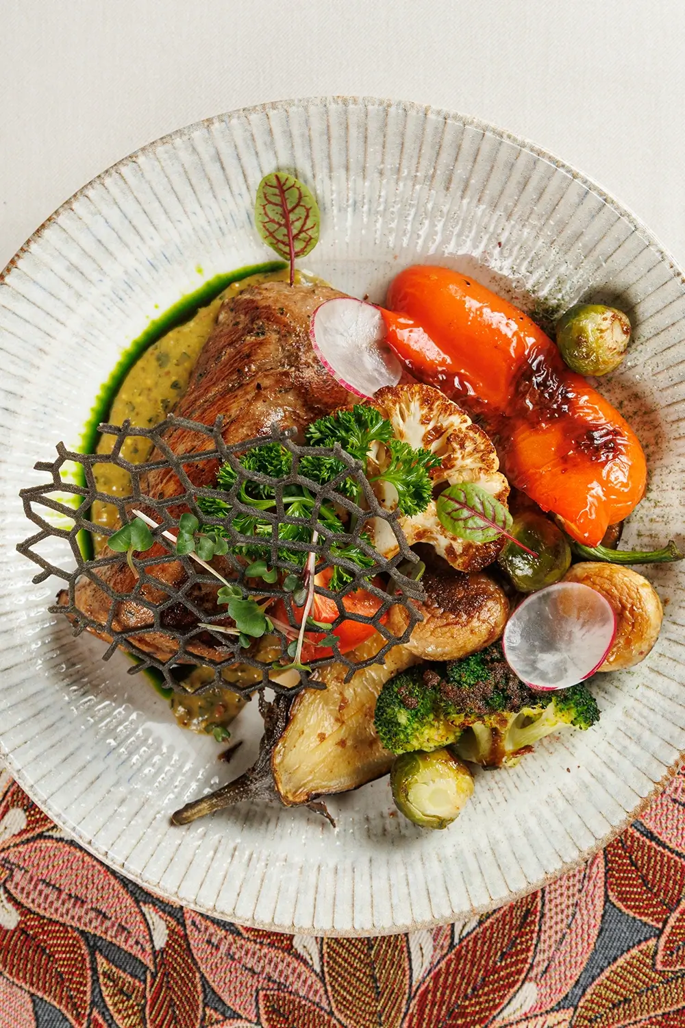 «Печисто по-литвински» от Ресторана «Кухмистр»: Отборное жареное свиное филе с овощами на гриле или жареным картофелем с грибами (на выбор) «Печисто по-литвински» от Ресторана «Кухмистр»: Отборное жареное свиное филе с овощами на гриле или жареным картофелем с грибами (на выбор)