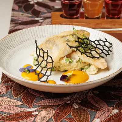 Судак по-Полесски с пшенной кашей и зелёным горошком от Ресторана «Кухмистр»