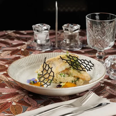 Судак по-Полесски с пшенной кашей и зелёным горошком от Ресторана «Кухмистр»