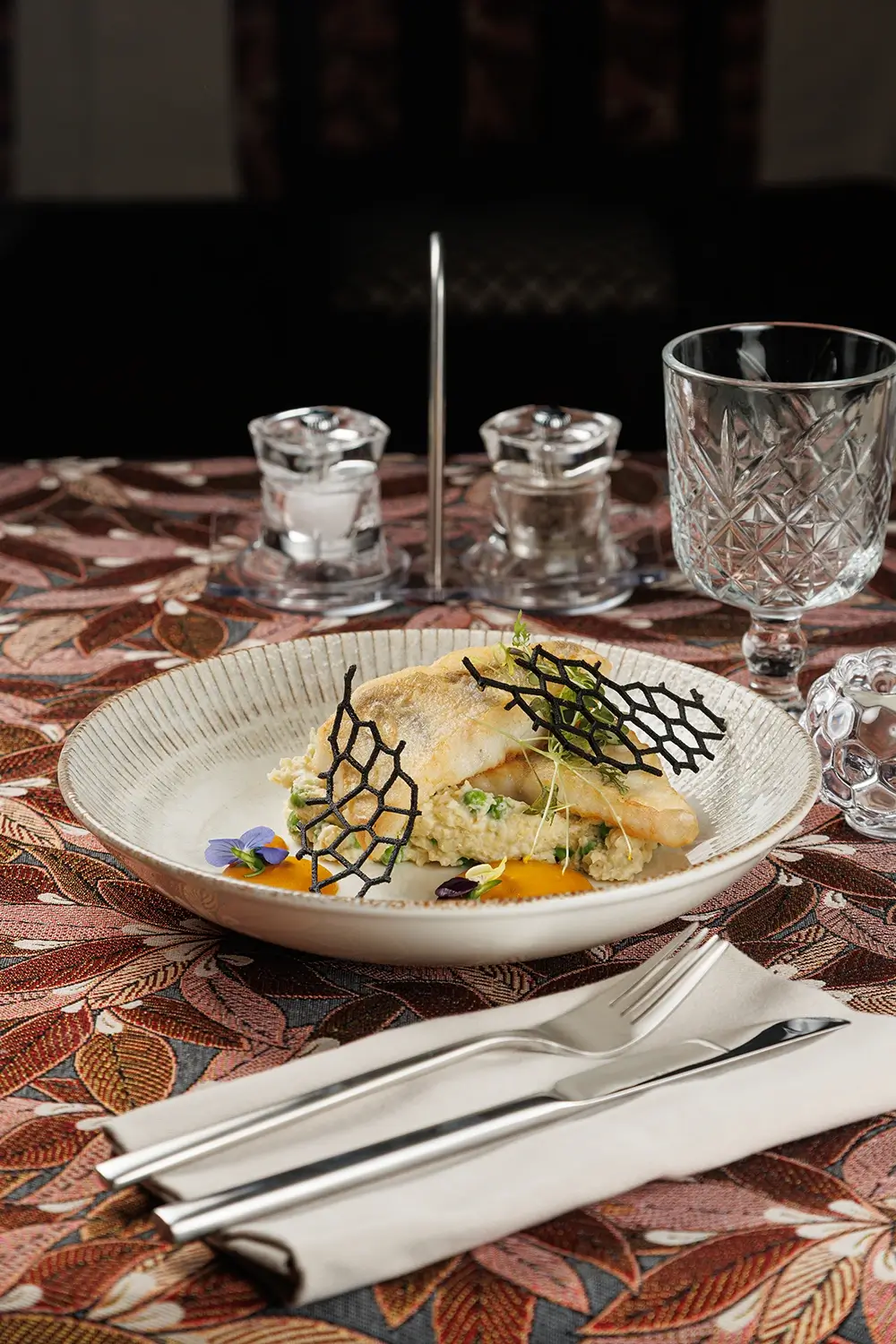 Судак по-Полесски с пшенной кашей и зелёным горошком от Ресторана «Кухмистр» Судак по-Полесски с пшенной кашей и зелёным горошком от Ресторана «Кухмистр»