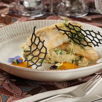 Судак по-Полесски с пшенной кашей и зелёным горошком от Ресторана «Кухмистр»