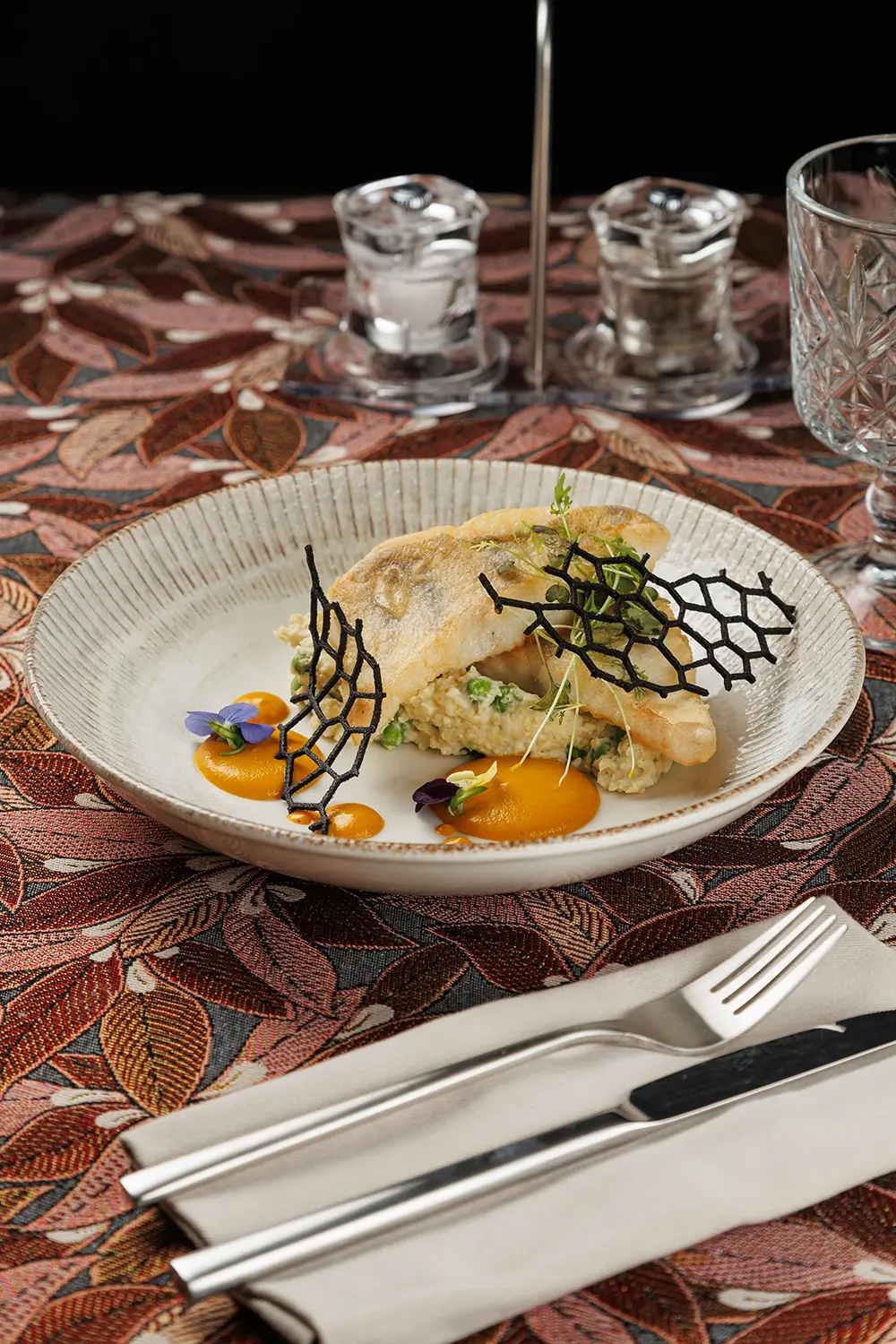 Судак по-Полесски с пшенной кашей и зелёным горошком от Ресторана «Кухмистр» Судак по-Полесски с пшенной кашей и зелёным горошком от Ресторана «Кухмистр»