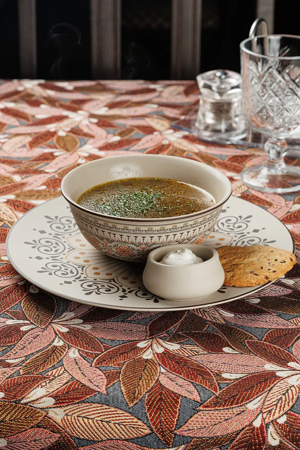 Белорусский суп из перловой крупы «Крупник» на овощном бульоне с белыми грибами и ржаными хлебцами от Ресторана «Кухмистр» Белорусский суп из перловой крупы «Крупник» на овощном бульоне с белыми грибами и ржаными хлебцами от Ресторана «Кухмистр»