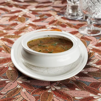 Уха с рыбными «галками» (рус. фрикадельками) из трёх видов рыбы: лосося, судака и щуки – от Ресторана «Кухмистр»