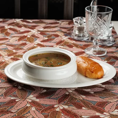 Уха с рыбными «галками» (рус. фрикадельками) из трёх видов рыбы: лосося, судака и щуки – от Ресторана «Кухмистр»