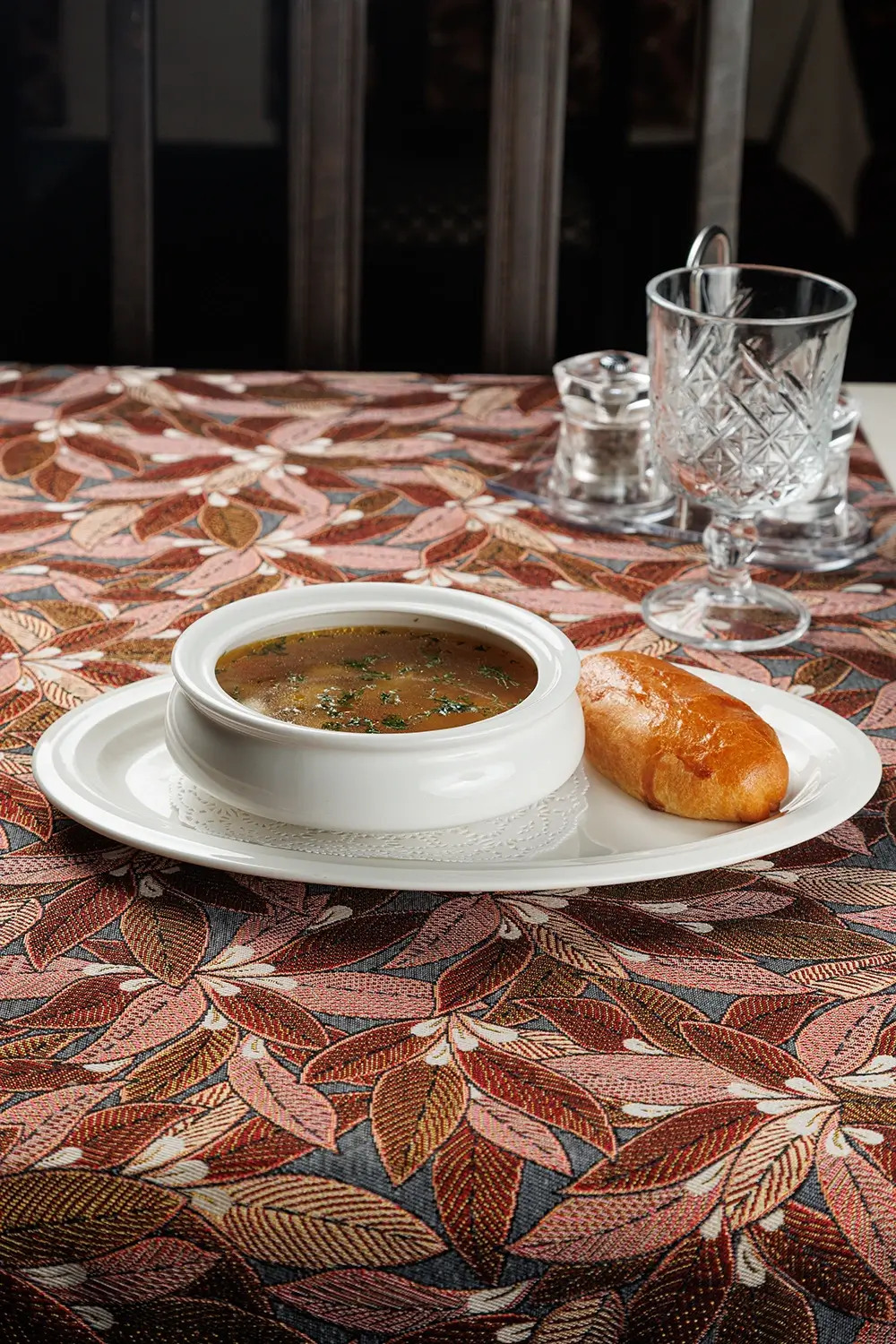 Уха с рыбными «галками» (рус. фрикадельками) из трёх видов рыбы: лосося, судака и щуки – от Ресторана «Кухмистр» Уха с рыбными «галками» (рус. фрикадельками) из трёх видов рыбы: лосося, судака и щуки – от Ресторана «Кухмистр»