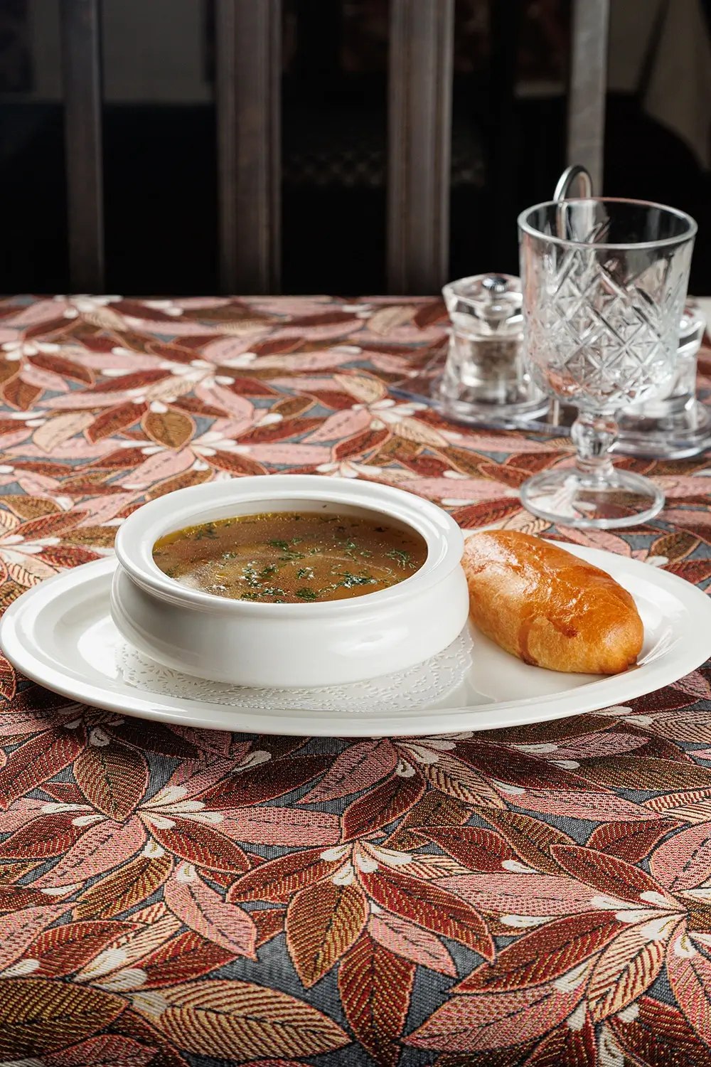 Уха с рыбными «галками» (рус. фрикадельками) из трёх видов рыбы: лосося, судака и щуки – от Ресторана «Кухмистр» Уха с рыбными «галками» (рус. фрикадельками) из трёх видов рыбы: лосося, судака и щуки – от Ресторана «Кухмистр»