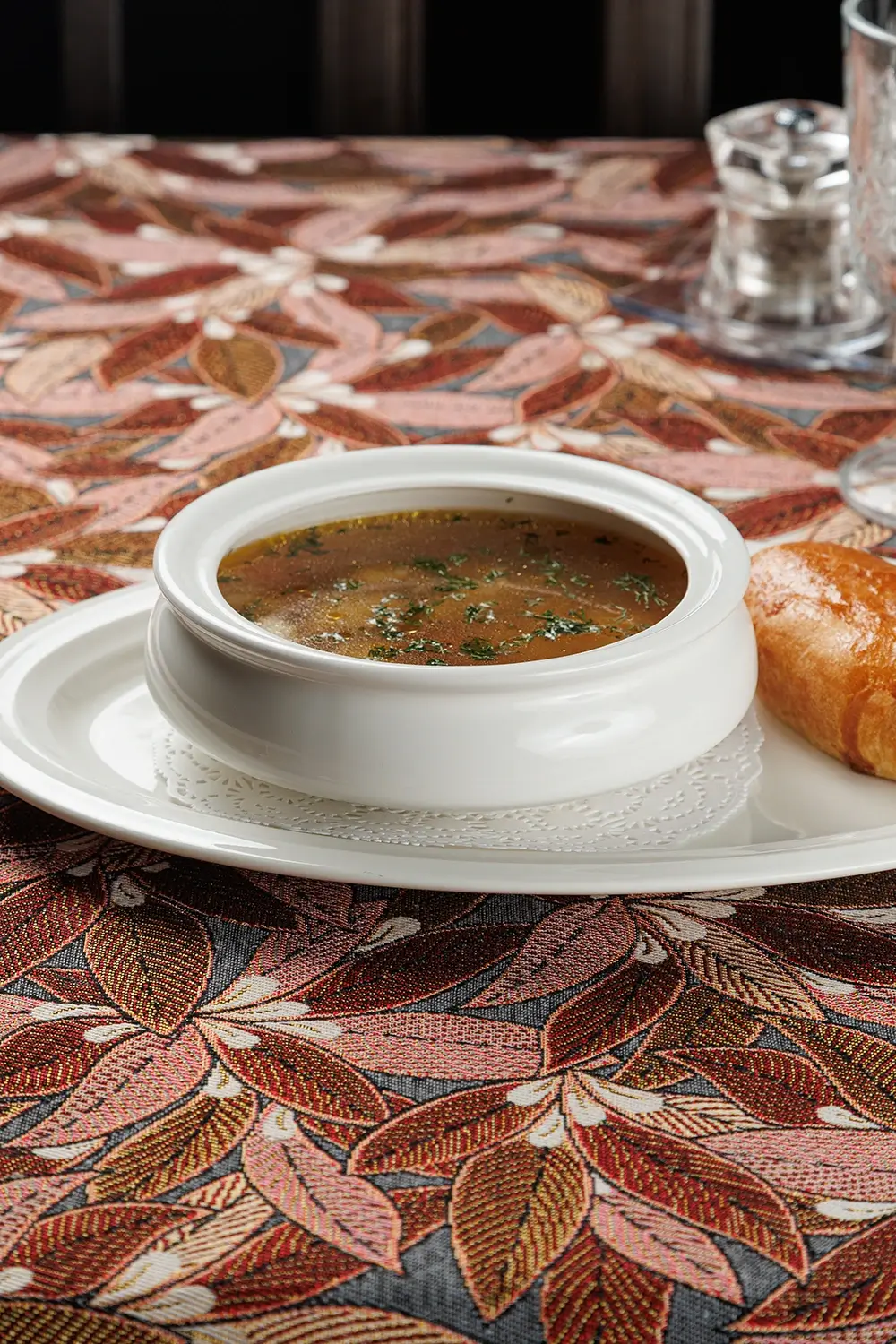 Уха с рыбными «галками» (рус. фрикадельками) из трёх видов рыбы: лосося, судака и щуки – от Ресторана «Кухмистр» Уха с рыбными «галками» (рус. фрикадельками) из трёх видов рыбы: лосося, судака и щуки – от Ресторана «Кухмистр»