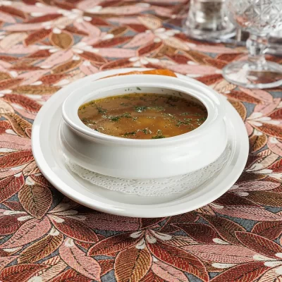 Уха с рыбными «галками» (рус. фрикадельками) из трёх видов рыбы: лосося, судака и щуки – от Ресторана «Кухмистр»