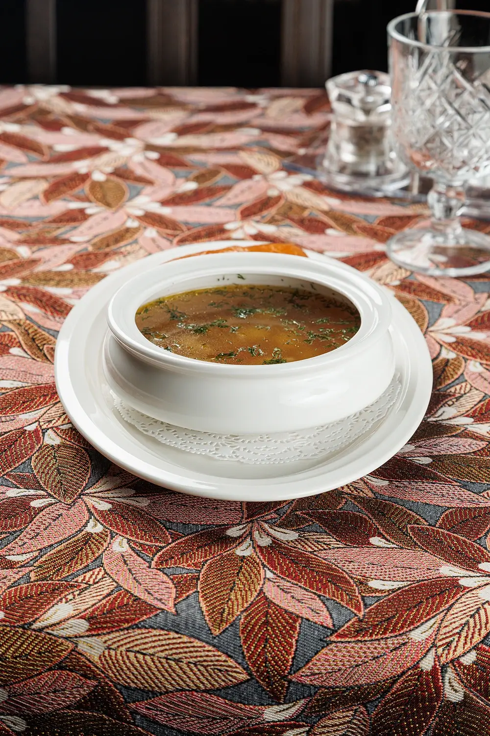 Уха с рыбными «галками» (рус. фрикадельками) из трёх видов рыбы: лосося, судака и щуки – от Ресторана «Кухмистр» Уха с рыбными «галками» (рус. фрикадельками) из трёх видов рыбы: лосося, судака и щуки – от Ресторана «Кухмистр»